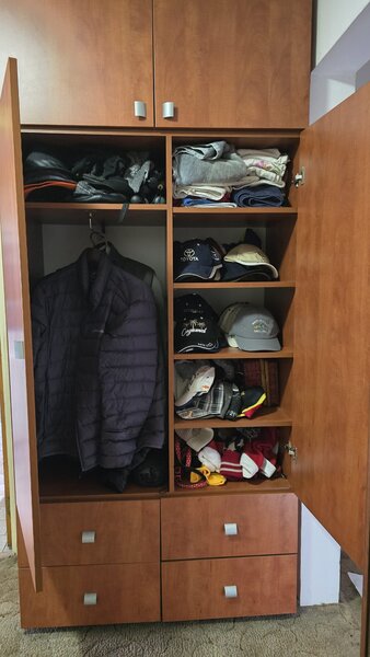 Dulap 2 usi foarte incapator, culoare cires, pal.