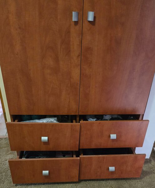 Dulap 2 usi foarte incapator, culoare cires, pal.